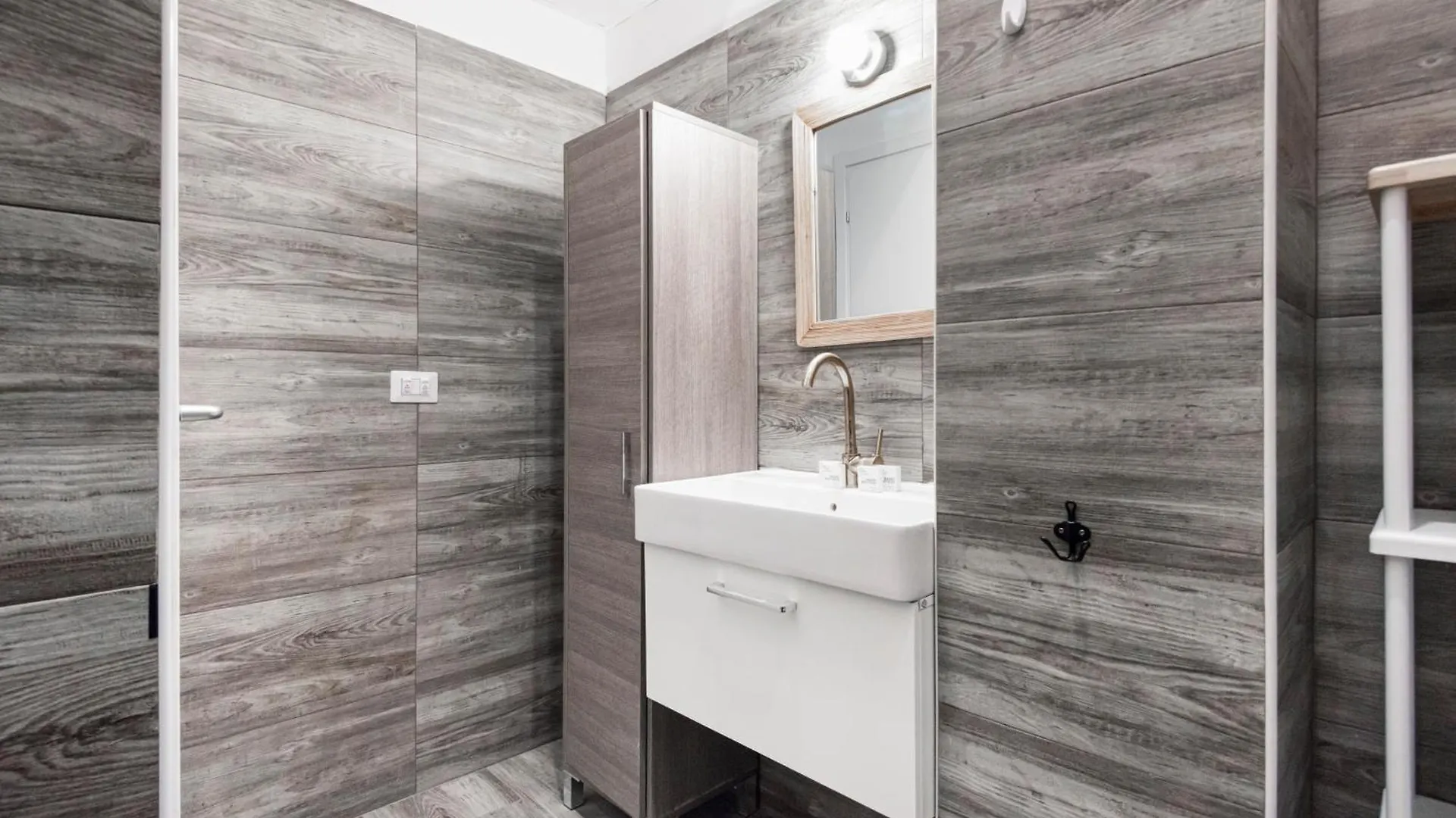 Apartment Central Wonderful Flat Repubblica Central Station Milan Italy
