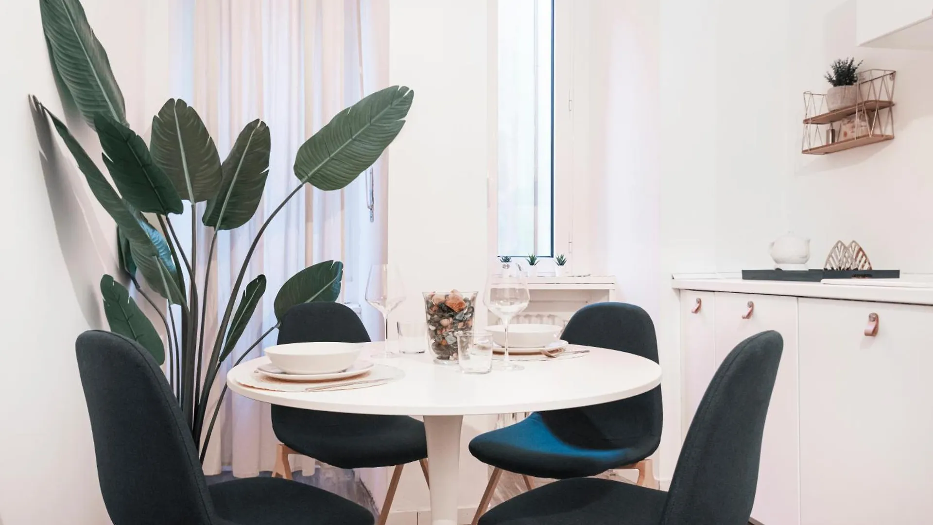 Apartment Central Wonderful Flat Repubblica Central Station Milan